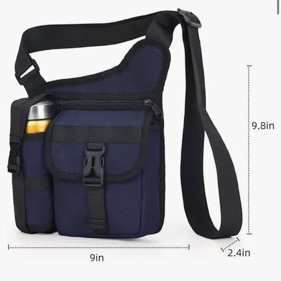Stylish and functional navy blue crossbody bag for hiking - Picture 4 of 4